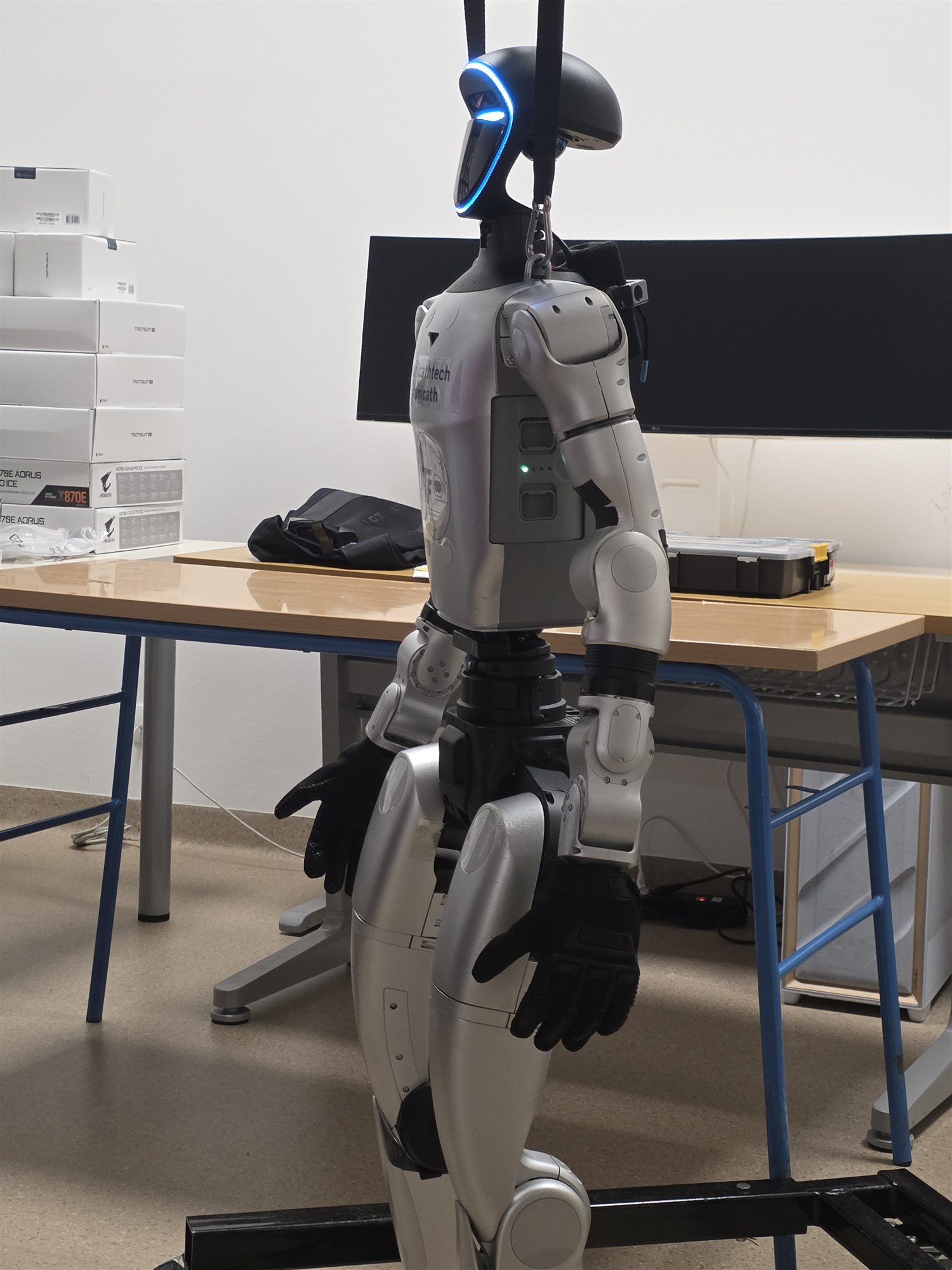 Humanoidni robot u laboratoriju fakulteta